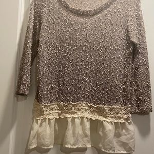 Super cute top to wear with leggings